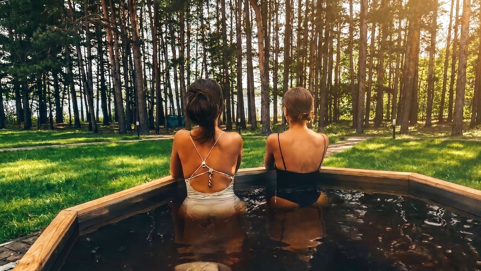 Семейный отдых в горячем чане у сосен в Горетово Парк
